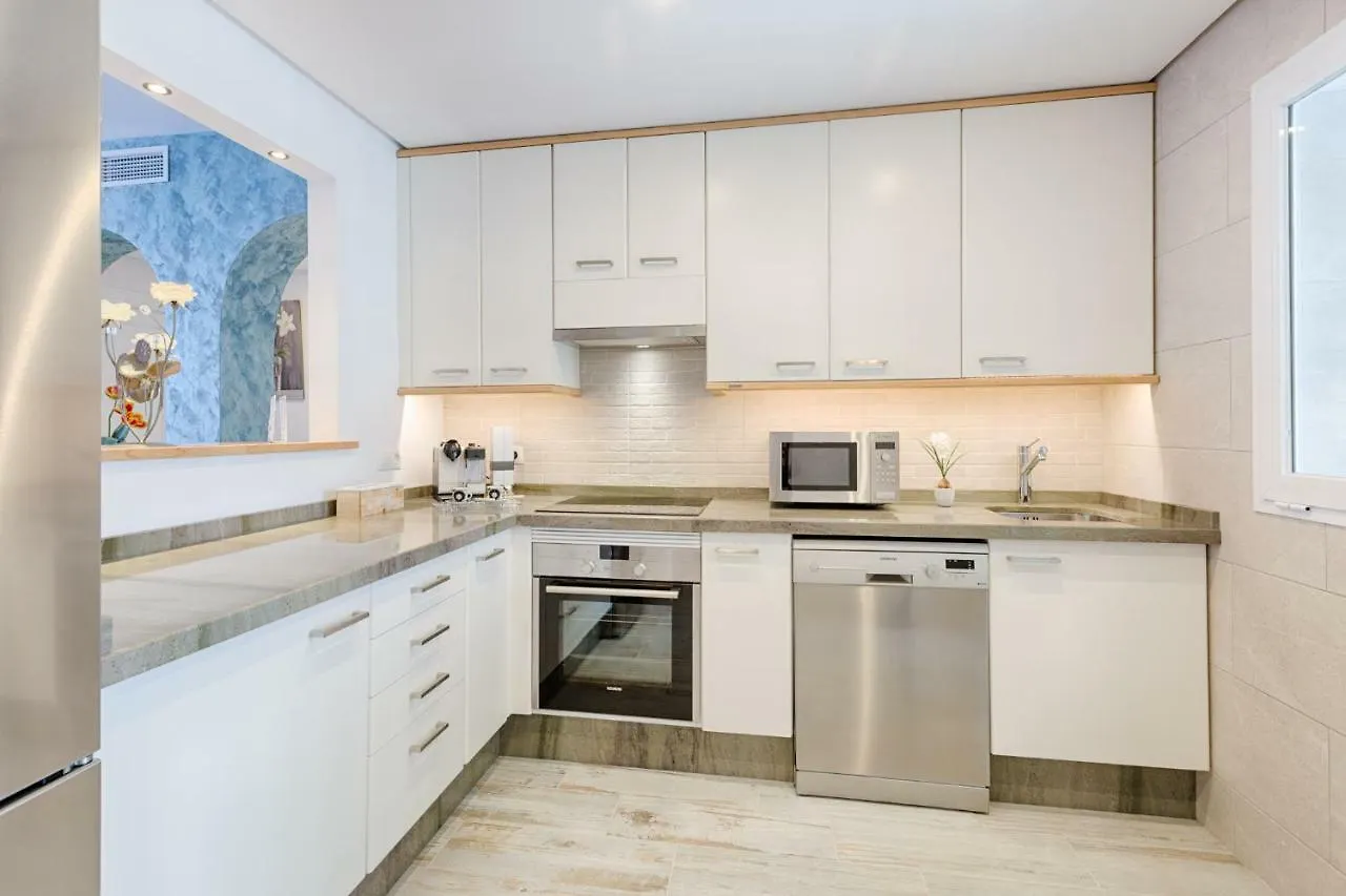Sea & Mountain View Penthouse Apartment Estepona