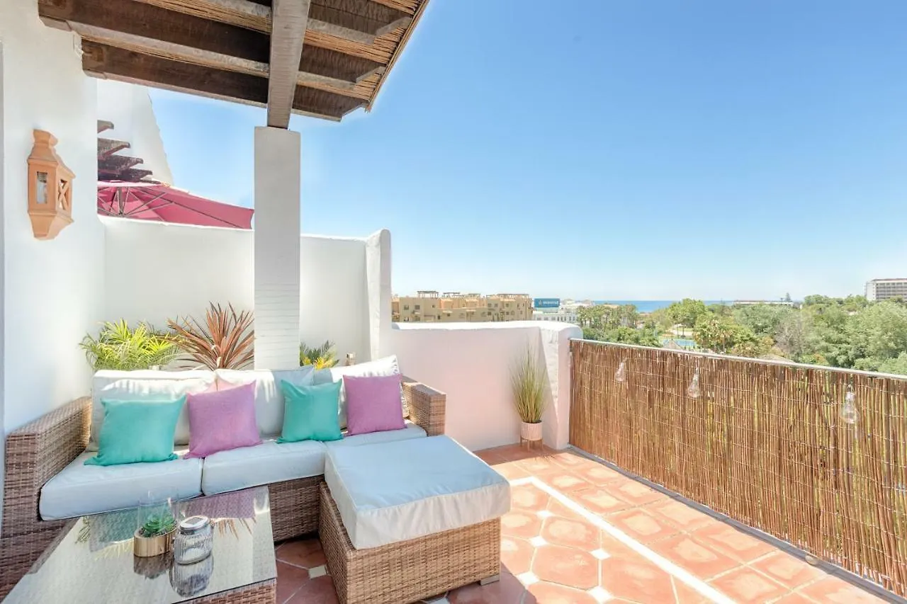 Sea & Mountain View Penthouse Apartment Estepona